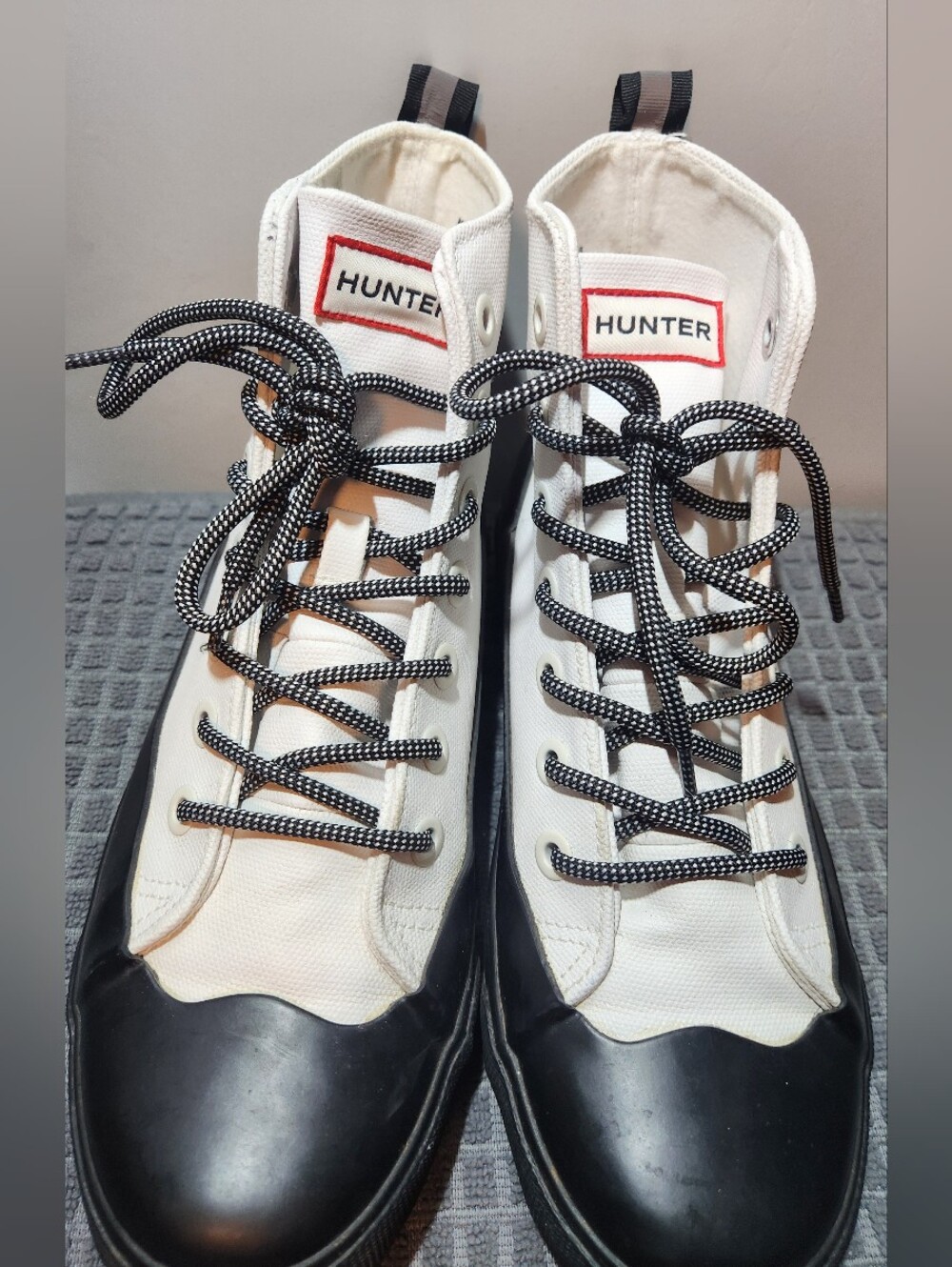 EUC Hunter Canvas Hi-Top Sneakers White Black Size Men’s 6.5 Womens 8.5 - Picture 4 of 7